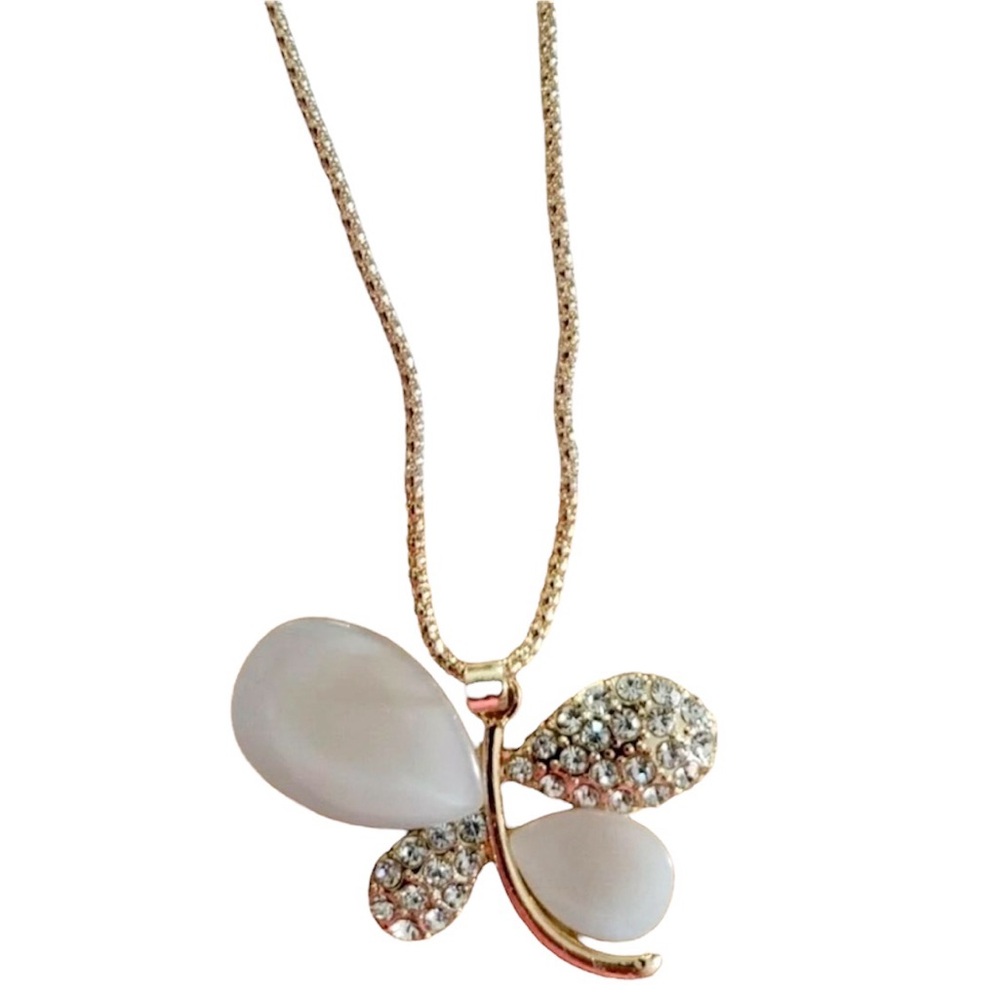 Bijoux by Meera NWT Pearlesque and Rhinestone Butterfly Necklace